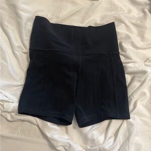 Athleta biker shorts w pockets